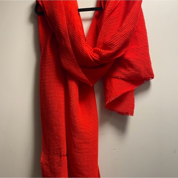 84 Long Red Ribbed Scarf - Picture 5 of 16